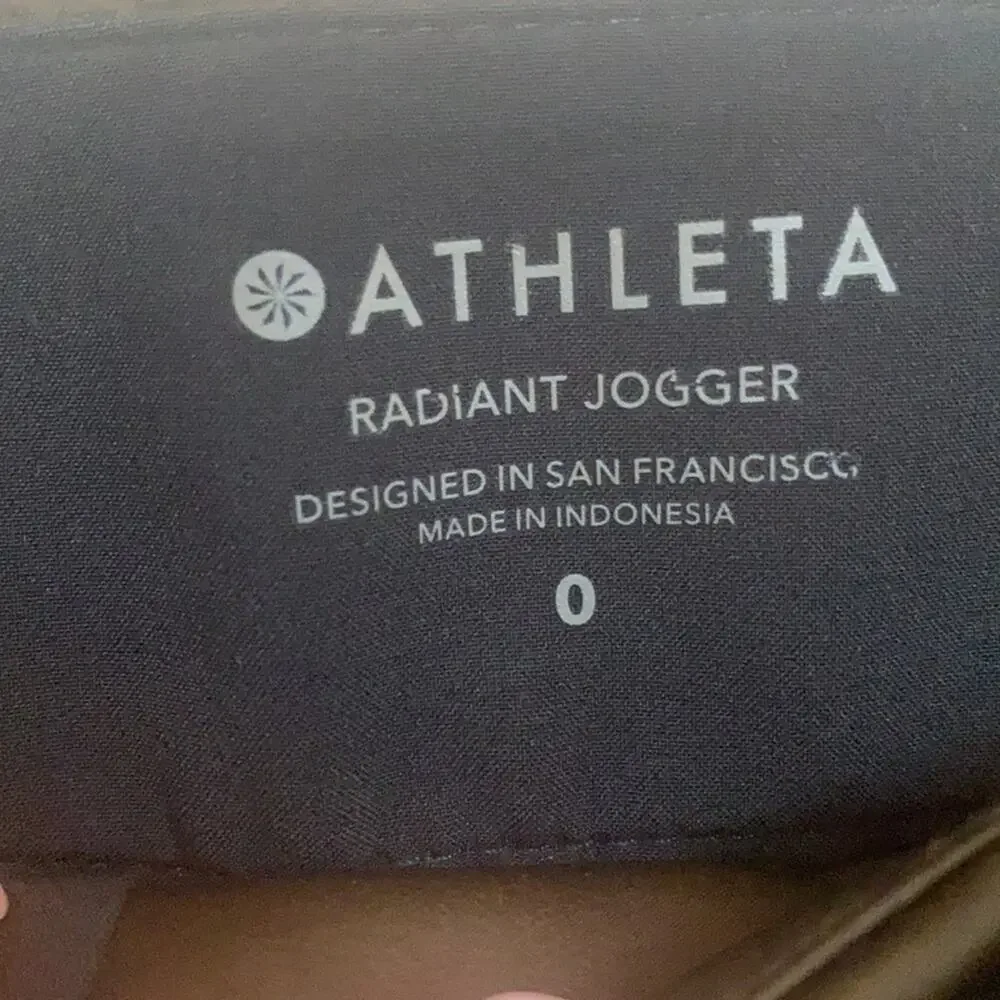 Athleta Radiant Joggers size 0 Tortuga Olive Green Athleisure Pants Travel